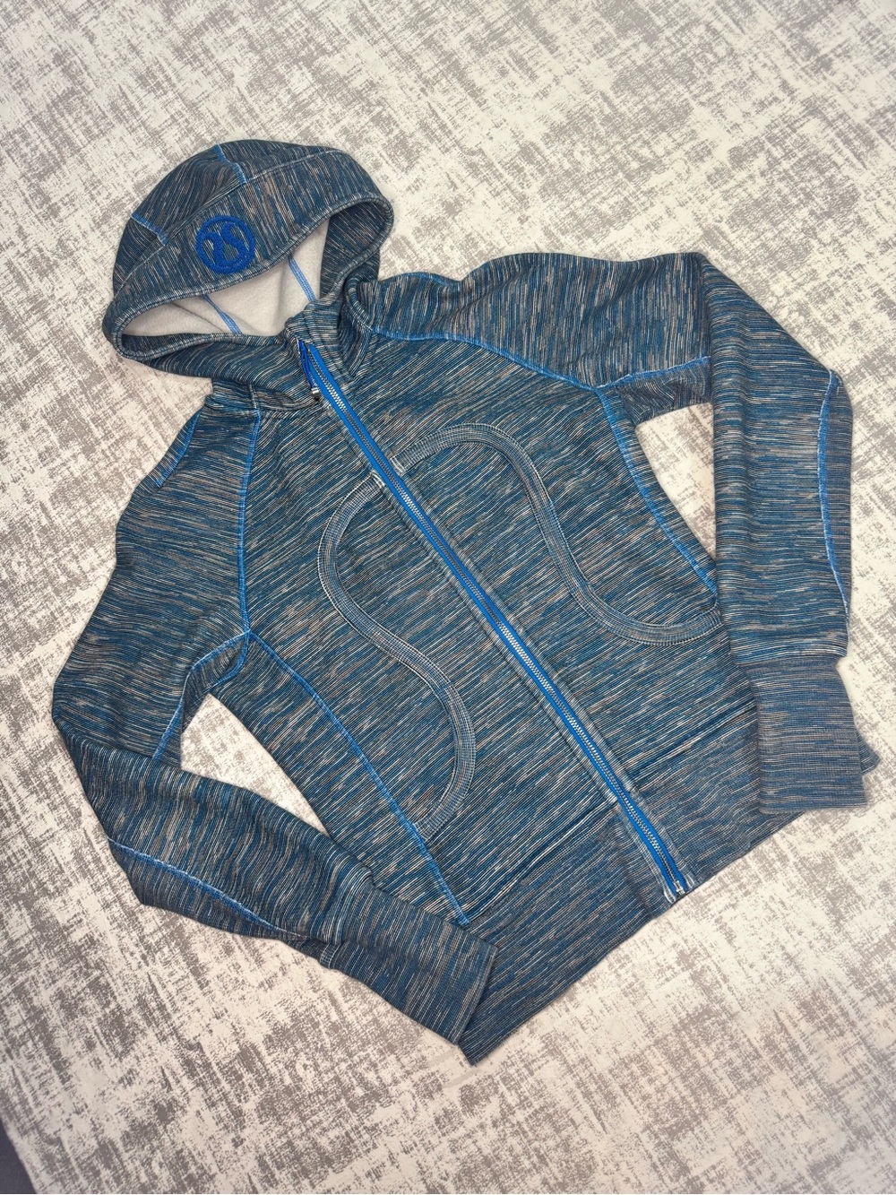 Lululemon Y2K Heavy Scuba Hoodie Blue Wee Are From Space Size 6 PTP 22.5X16.5